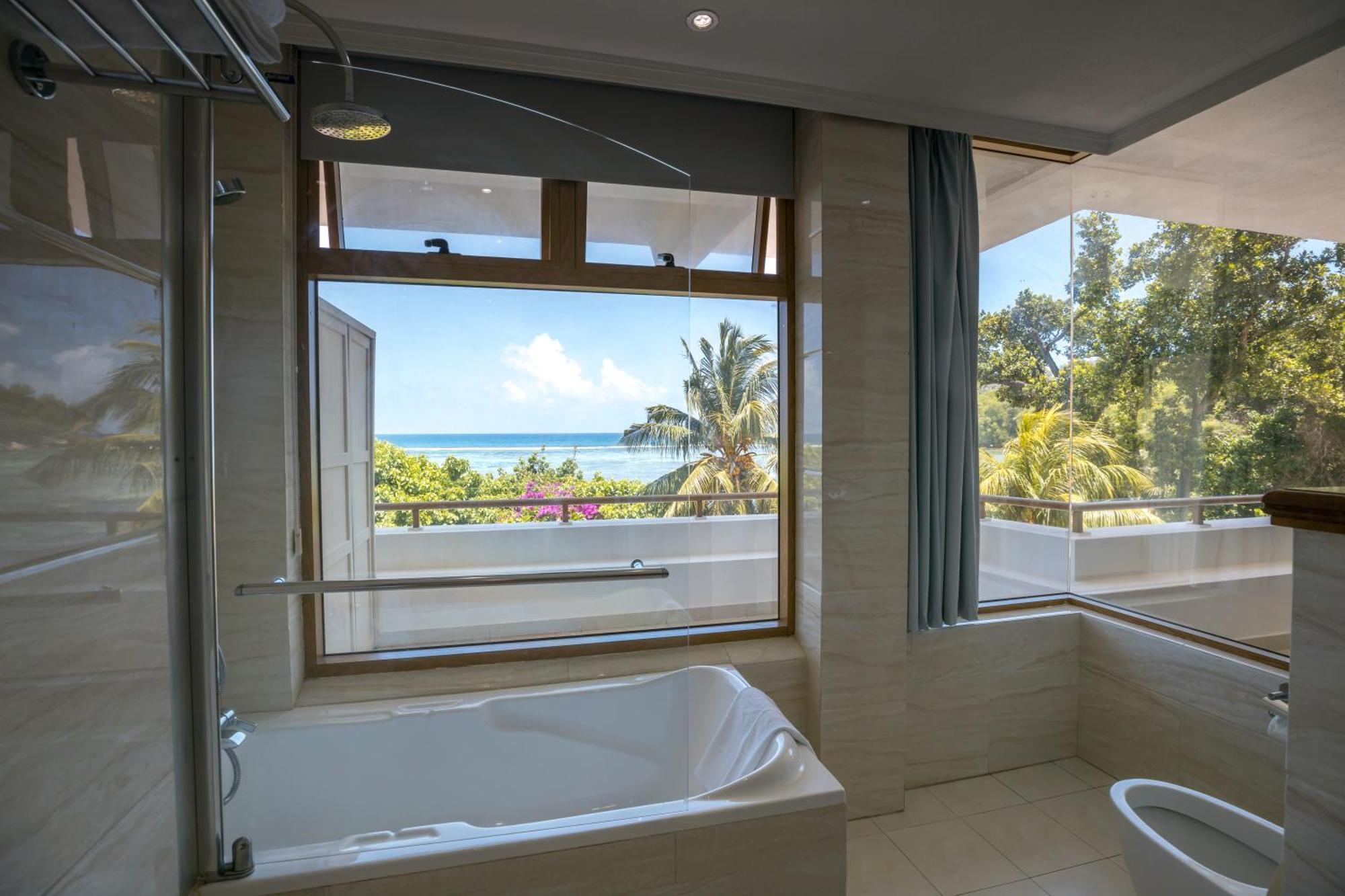 Crown Beach Hotel Seychelles Pointe Au Sel Exterior photo