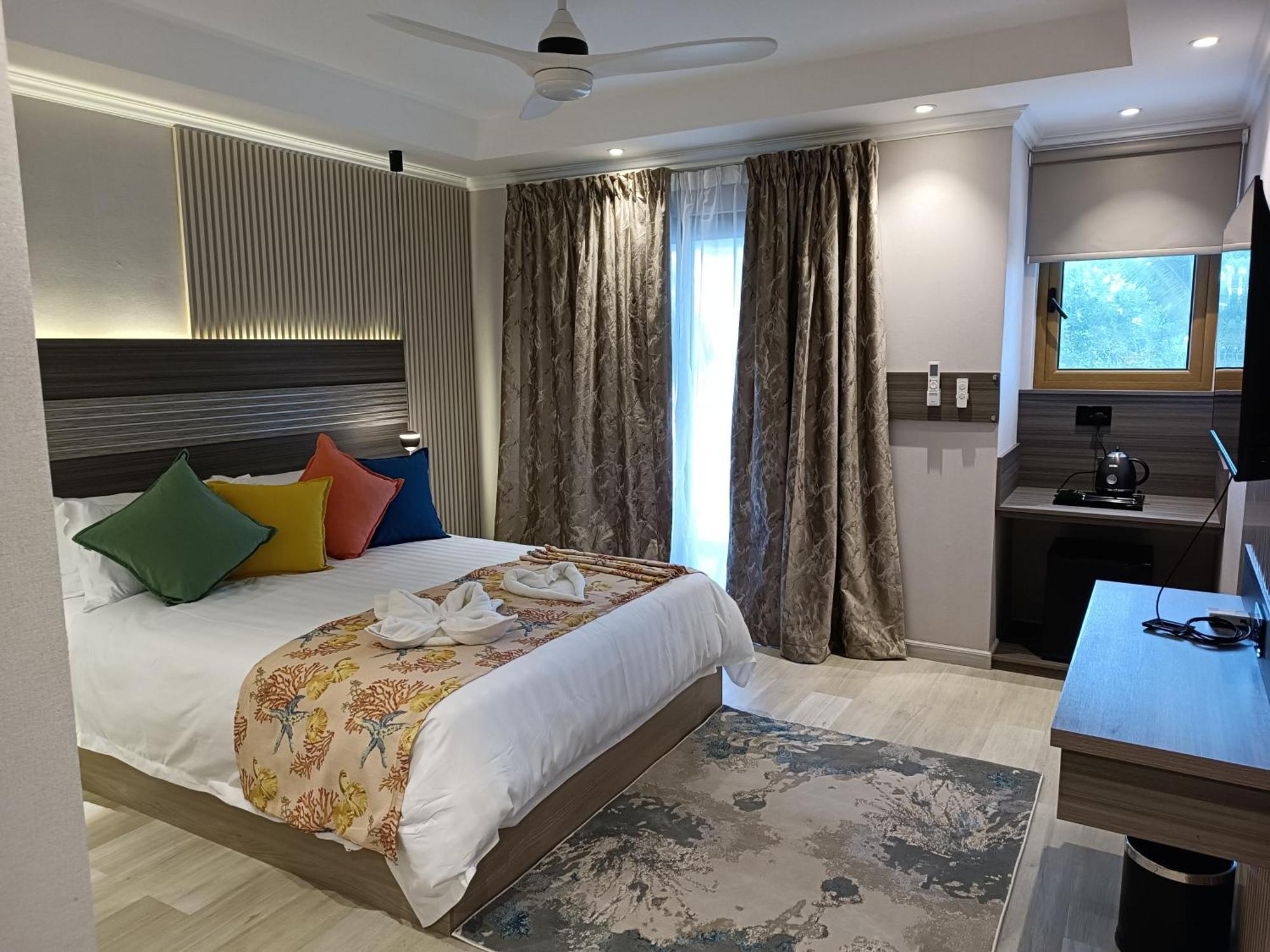 Crown Beach Hotel Seychelles Pointe Au Sel Exterior photo