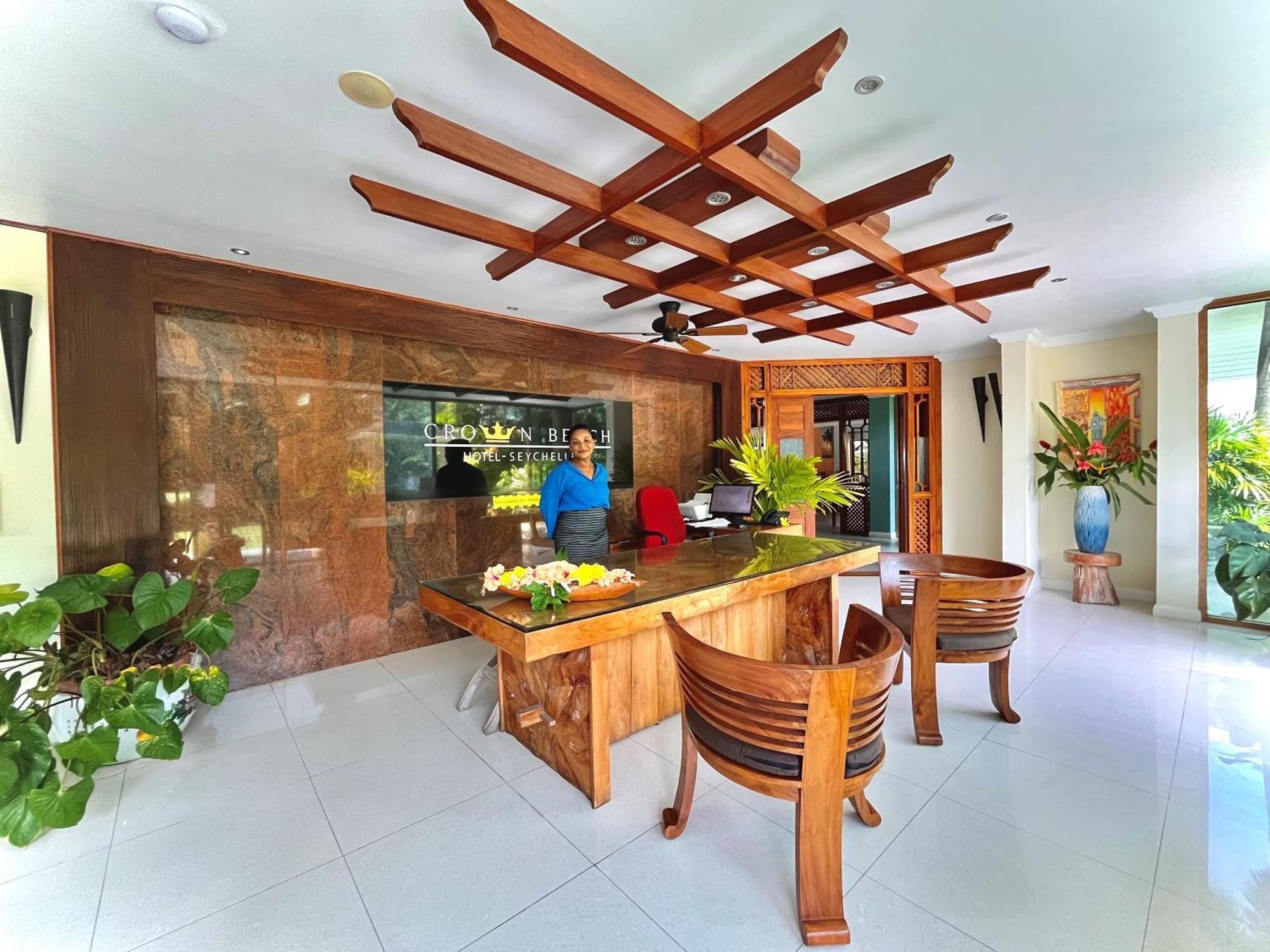Crown Beach Hotel Seychelles Pointe Au Sel Exterior photo